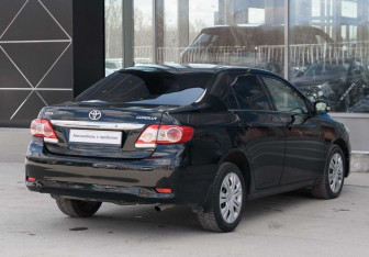 Подержанный автомобиль Toyota Corolla Sedan 2013 года (5 фото)
