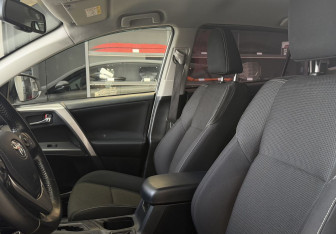 Подержанный автомобиль Toyota RAV4 2019 года (5 фото)