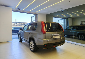 Подержанный автомобиль Nissan X-Trail 2011 года (6 фото)