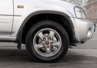 Подержанный автомобиль Honda CR-V 2001 года (9 фото)