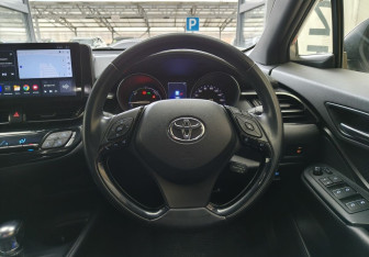 Подержанный автомобиль Toyota C-HR 2018 года (9 фото)
