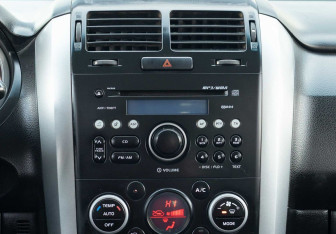 Подержанный автомобиль Suzuki Grand Vitara 2010 года (14 фото)