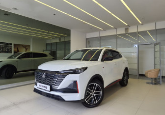 Подержанный автомобиль Changan UNI-S 2024 года (1 фото)