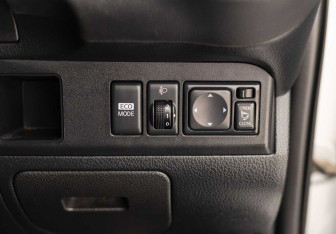 Подержанный автомобиль Nissan Note 2012 года (17 фото)