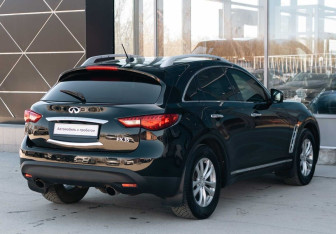 Подержанный автомобиль Infiniti FX 2010 года (5 фото)
