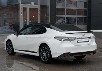 Подержанный автомобиль Toyota Camry Sedan 2020 года (7 фото)