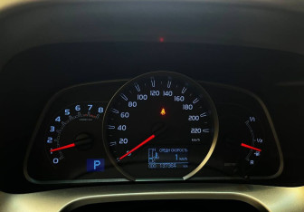 Подержанный автомобиль Toyota RAV4 2013 года (11 фото)