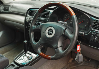 Подержанный автомобиль Subaru Legacy Wagon 2001 года (11 фото)