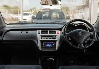 Подержанный автомобиль Honda HR-V 2003 года (10 фото)