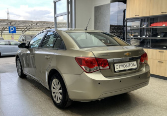 Подержанный автомобиль Chevrolet Cruze Sedan 2011 года (6 фото)