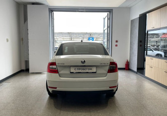 Подержанный автомобиль Skoda Octavia Liftback 2018 года (6 фото)