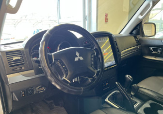 Подержанный автомобиль Mitsubishi Pajero 2008 года (7 фото)