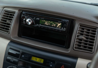 Подержанный автомобиль Toyota Corolla Sedan 2002 года (13 фото)