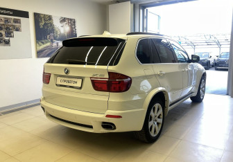 Подержанный автомобиль BMW X5 2013 года (4 фото)