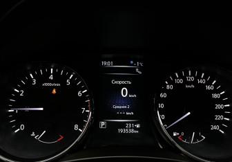 Подержанный автомобиль Nissan X-Trail 2017 года (13 фото)