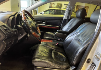 Подержанный автомобиль Lexus RX 2003 года (13 фото)