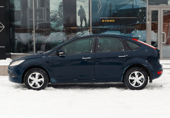 Подержанный автомобиль Ford Focus Hatchback 2011 года (8 фото)