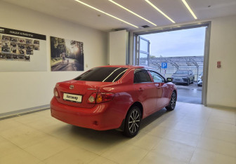 Подержанный автомобиль Toyota Corolla Sedan 2008 года (4 фото)