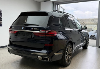 Подержанный автомобиль BMW X7 2019 года (9 фото)