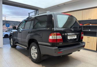 Подержанный автомобиль Toyota Land Cruiser Suv 2007 года (6 фото)