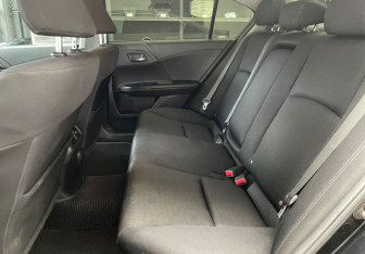 Подержанный автомобиль Honda Accord Sedan 2013 года (11 фото)