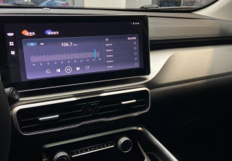 Подержанный автомобиль Geely Coolray 2023 года (10 фото)