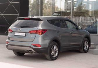 Подержанный автомобиль Hyundai Santa Fe 2017 года (5 фото)