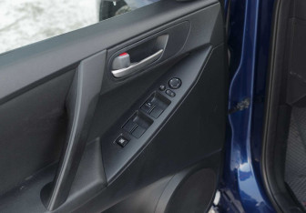 Подержанный автомобиль Mazda 3 Sedan 2013 года (16 фото)