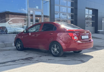 Подержанный автомобиль Chevrolet Aveo Sedan 2012 года (5 фото)