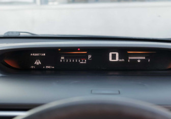 Подержанный автомобиль Honda Stepwgn 2016 года (13 фото)