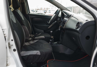 Подержанный автомобиль Renault Logan Sedan 2015 года (18 фото)