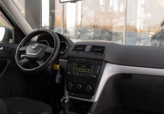 Подержанный автомобиль Skoda Yeti 2012 года (10 фото)