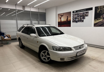 Подержанный автомобиль Toyota Camry Wagon 1999 года (3 фото)