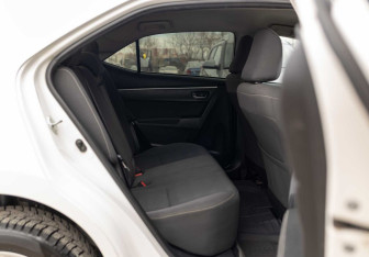 Подержанный автомобиль Toyota Corolla Sedan 2018 года (19 фото)