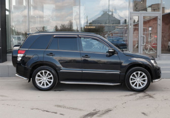 Подержанный автомобиль Suzuki Grand Vitara 2013 года (4 фото)