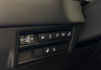 Подержанный автомобиль Toyota Tundra 2022 года (12 фото)