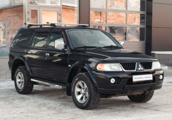 Подержанный автомобиль Mitsubishi Pajero Sport 2007 года (3 фото)