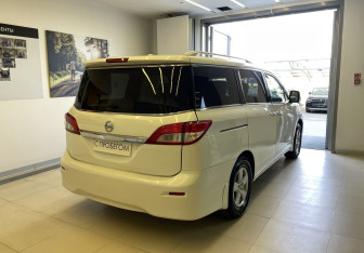 Подержанный автомобиль Nissan Quest 2013 года (4 фото)