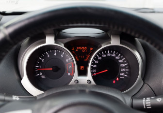 Подержанный автомобиль Nissan Juke 2011 года (13 фото)