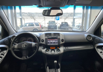 Подержанный автомобиль Toyota RAV4 2008 года (12 фото)