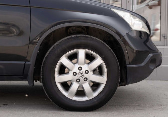 Подержанный автомобиль Honda CR-V 2008 года (9 фото)