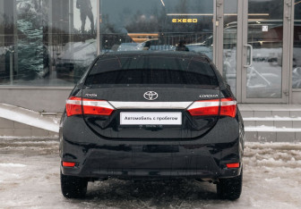 Подержанный автомобиль Toyota Corolla Sedan 2013 года (6 фото)