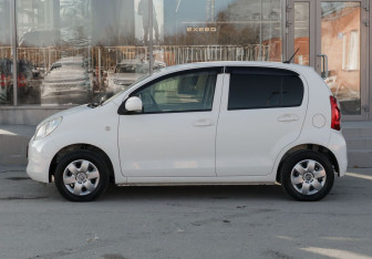 Подержанный автомобиль Toyota Passo 2012 года (8 фото)