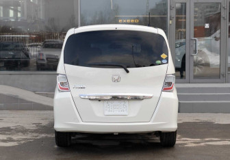 Подержанный автомобиль Honda Freed 2012 года (6 фото)