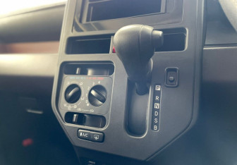 Подержанный автомобиль Toyota Tank 2020 года (18 фото)