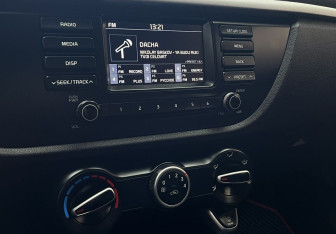 Подержанный автомобиль Kia Rio Sedan 2019 года (12 фото)