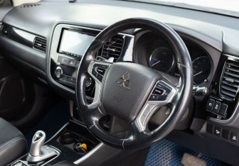 Подержанный автомобиль Mitsubishi Outlander 2017 года (11 фото)