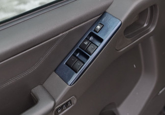 Подержанный автомобиль Nissan Pathfinder 2007 года (16 фото)