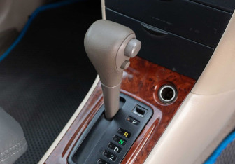 Подержанный автомобиль Toyota Corolla Sedan 2002 года (14 фото)