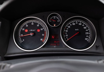 Подержанный автомобиль Opel Astra Hatchback 2010 года (13 фото)